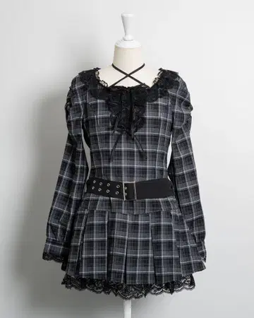 pium 레이스 프릴 플리츠 미니 원피스 블랙 체크 피