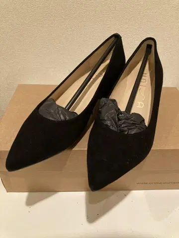 새상품 unisa 가죽 포인트 청키힐 펌프스 35/22.5cm 블랙