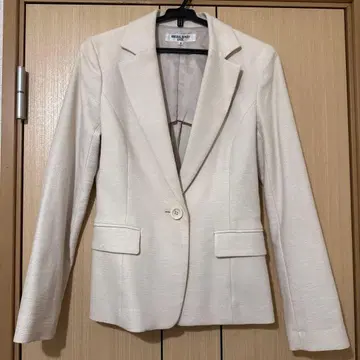 [ 새상품급 ] 화이트 테일러드 자켓 ( 1회만 착용 )
