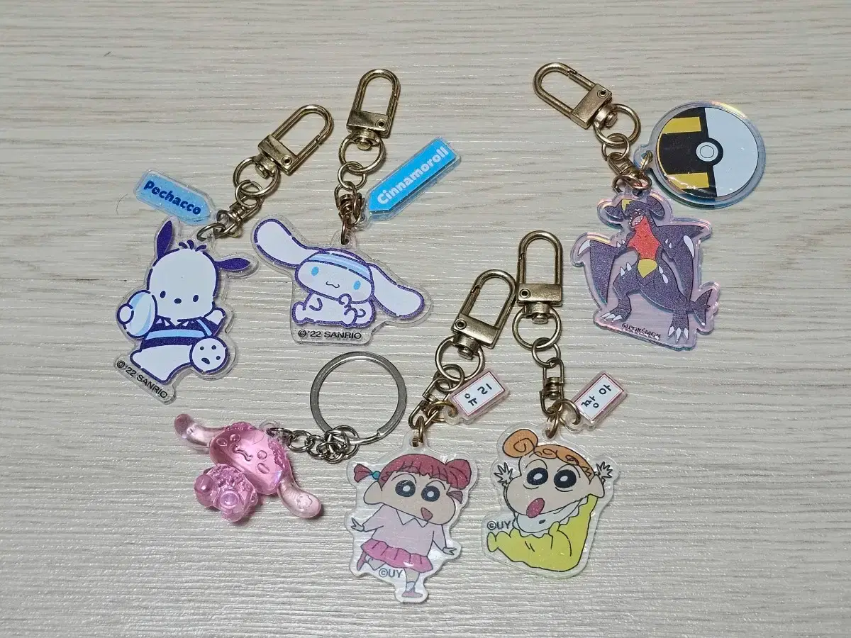 Bulk - Shin-chan, Yuri, Jjang-a, Sanrio, Cinnamoroll, Pochacco keychains, gacha, figures, Pokemon