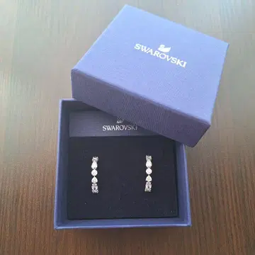 SWAROVSKI 스와로브스키 테니스 디럭스 귀걸이