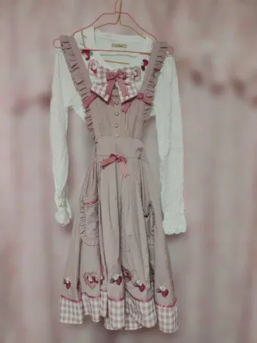 아마벨 딸기 오버롤 스커트 블라우스 핑크 2