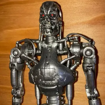 터미네이터 T-800 엔드스켈레톤 피규어