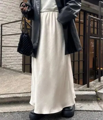 차오패닉 티피 새틴 내로우 스커트
