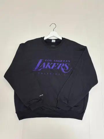 [ 한정판 모델 ] NBA 로스앤젤레스 레이커스 자수 로고 맨투맨 블랙