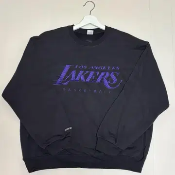 [ 한정판 모델 ] NBA 로스앤젤레스 레이커스 자수 로고 맨투맨 블랙