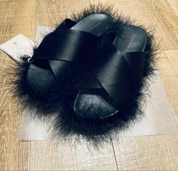 h&m 콜라보 Simone Rocha 퍼 달린 블랙 플랫 샌들