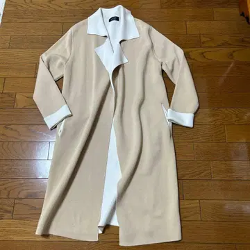 JUSGLITTY 베이지 화이트 롱 코트