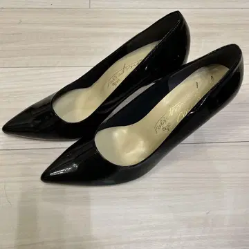 미사용 블랙 에나멜 하이힐 8cm