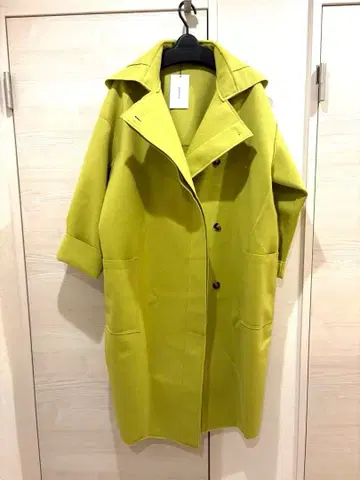 MARJOUR 라임 그린 더플 코트