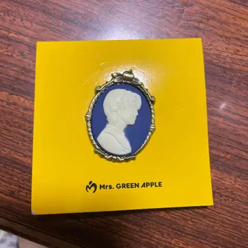 Mrs. GREEN APPLE 실루엣 핀 배지