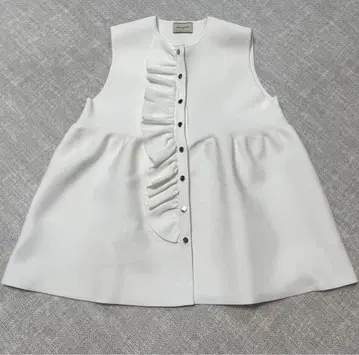 프릴 달린 화이트 베스트