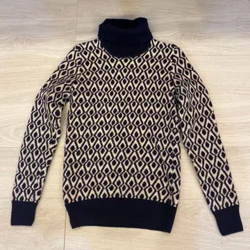 이탈리아제 PANICALE 파니칼레 올 패턴 디자인 터틀넥 니트