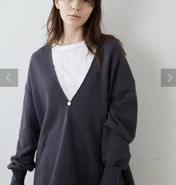 Whim Gazette (위무 가제트) 쭈리 V넥 풀오버