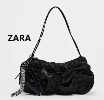 새상품*ZARA 개더 숄더백 멀티 참 포함 블랙 이번 시즌