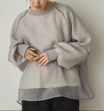 [ mal. ] 그레이 오간자 레이어드 볼륨 소매 풀오버
