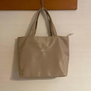 A4 수납 가능 베이지 토트백 지퍼 포함 키타무라