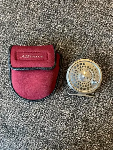 다이와 알토모아 S200 플라이 릴 케이스 포함