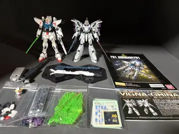 조립 완료 건담 프라모델 2체 세트