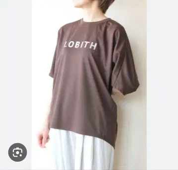 파시오네 이번 시즌 브라운 반팔 티셔츠