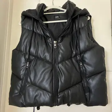 ZARA 후드 부착 블랙 다운 자켓 XS
