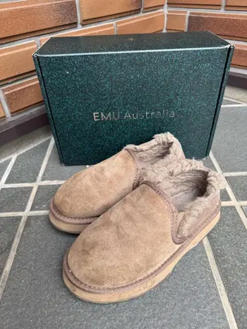 EMU 에뮤 통굽 무스탕 슬립온