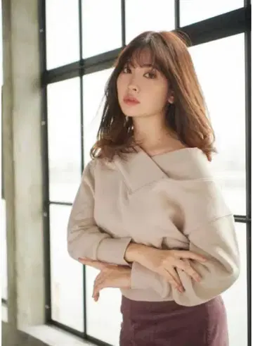 Her lip to V넥 트레이너 M 사이즈 라이트 베이지