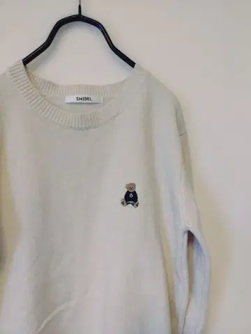 SNIDEL x BEARPAW 자수 니트 풀오버 곰곰