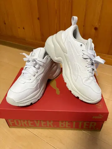 Puma 통굽 스니커즈 24cm 화이트