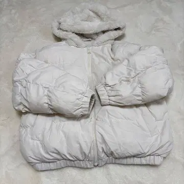 후드 부착 화이트 다운 자켓