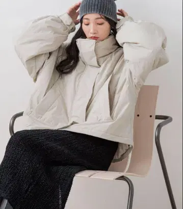 LOWRYSFARM 몬스터 숏코트 아이보리