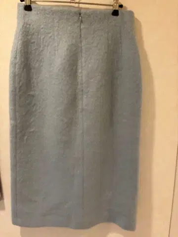 스카이블루 타이트 스커트 뒷 슬릿