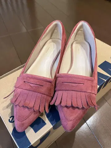 그린 라벨 릴랙싱 포인티드 퀼트 플랫 펌프스