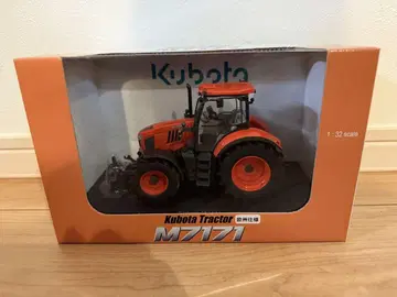 Kubota M7171 트랙터 1/32 스케일