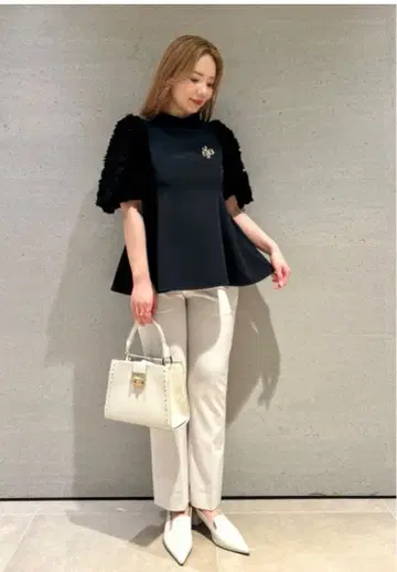 셀포드 퍼프 슬리브 카라 부착 셔츠 블랙 38 사이즈