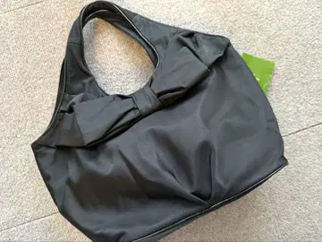 Kate Spade 블랙 핸드백 리본 포함