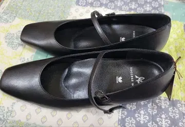 와코루 서세스 워크 스트랩 펌프스 24EE 힐 3.5