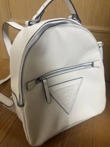 [미사용 새상품] GUESS 화이트 백팩