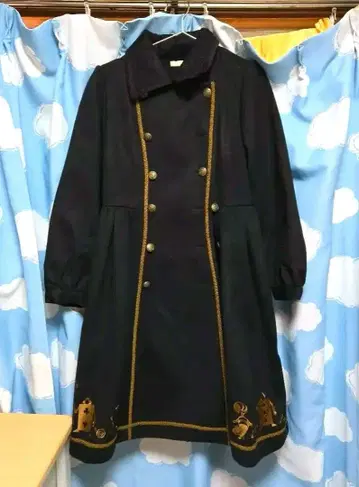 앨리스 블랙 롱 코트 골드 컬러 자수 포함