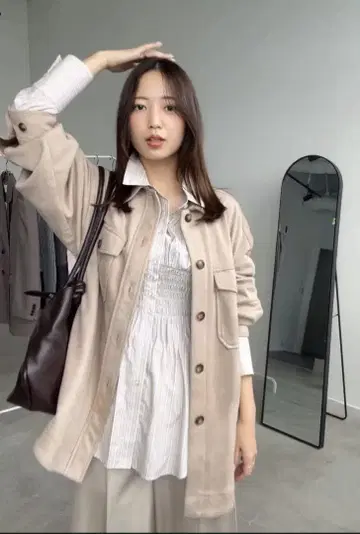 코코딜 택 포함 새상품 셔츠형 스웨이드 블루종 베이지