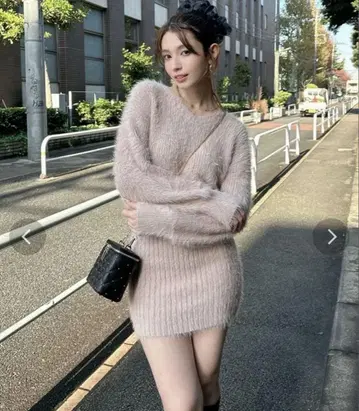 퍼 소재 V넥 긴팔 미니 원피스