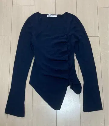 네이비, 오프숄더 비대칭 긴팔 상의