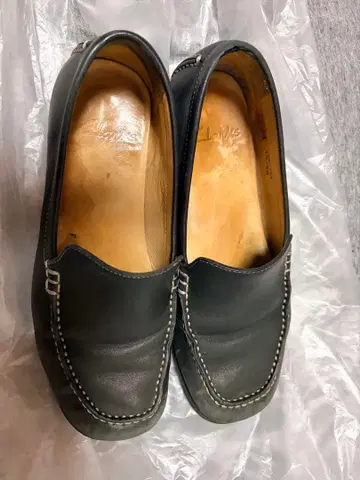 Clarks 가죽 로퍼 블랙