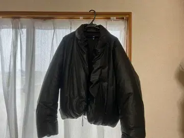 YZY 블랙 다운 자켓