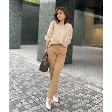 anuans 센터 프레스 테이퍼드 팬츠 ( CAMEL )