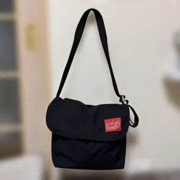 Manhattan Portage 블랙 숄더백