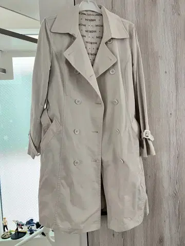 MCM.베이지 더블 브레스트 트렌치코트