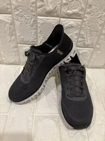 SKECHERS Slip-ins 블랙 스니커즈
