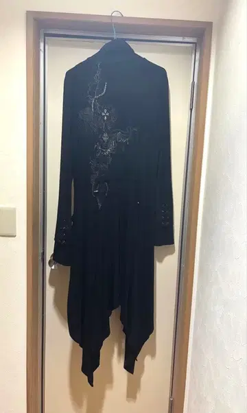 hyde 착용 RozenKavalier 백 프린트 롱 가디건 if 라르크