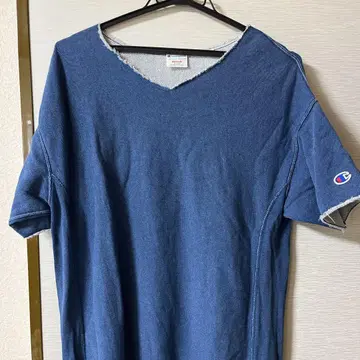 Champion 다크 블루 V넥 반팔 티셔츠